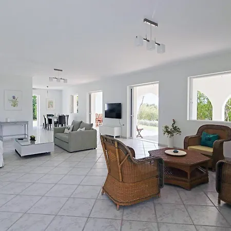 Superior Beachfront In Aghios Emilianos - Appartamento Porto Heli