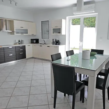 Superior Beachfront In Aghios Emilianos - Apartment *